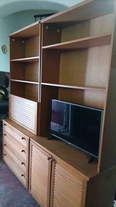 Mesa + cadeiras + móveis