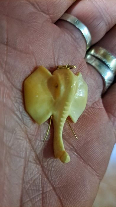 Pendente vintage material nobre e Ouro 800.