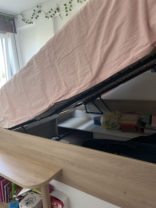 Cama(+ colchão ortopédico)de casal 183cmX133cm, arrumação e biblioteca