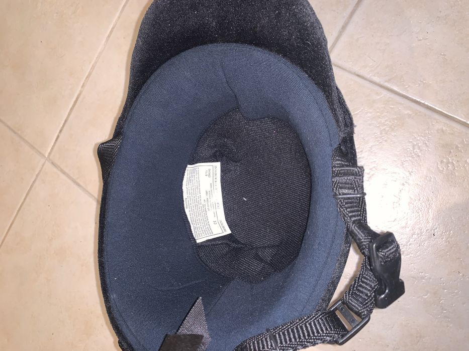 Capacetes de equitação