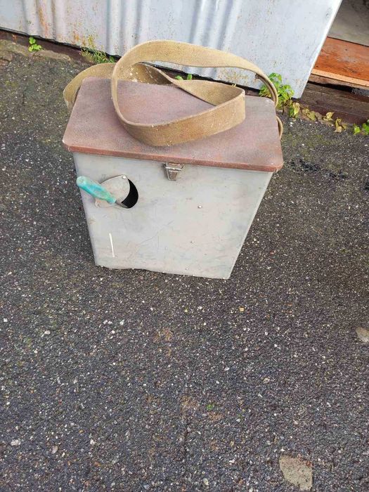 Продам алюмінієвий ящик для риболовлі і хімчулки