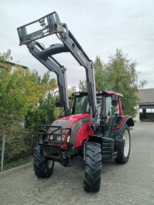 Ciągnik rolniczy Valtra N101 z ładowaczem Quicke Q45 2010r