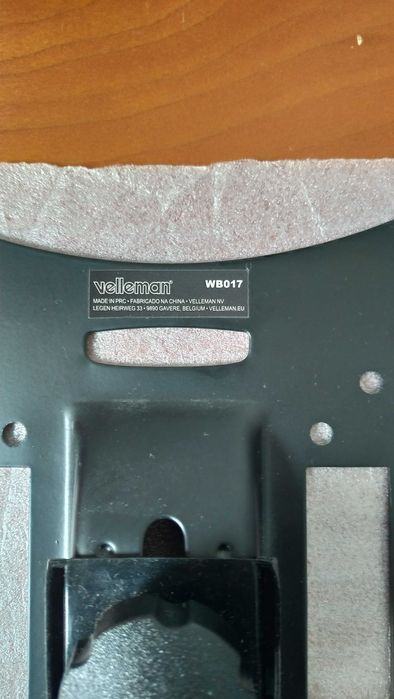 Suporte de parede para TV.