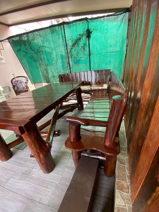 Комплект (стол и лавочки) садовой мебели из массива дерева для террасы