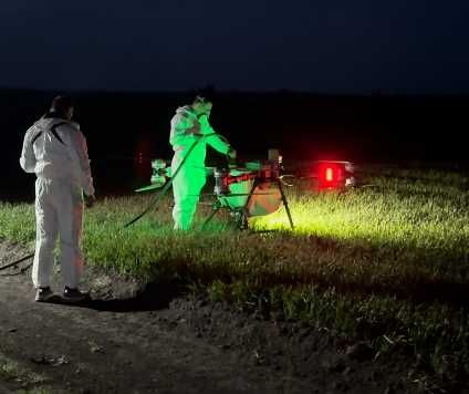 Внесення ЗЗР/обприскування агродронами DJI Agras T100. Продуктивність 350-500 га/добу.