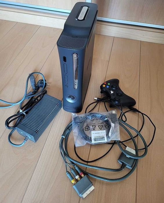 Xbox 360 com 120 GB e ABadAvatar