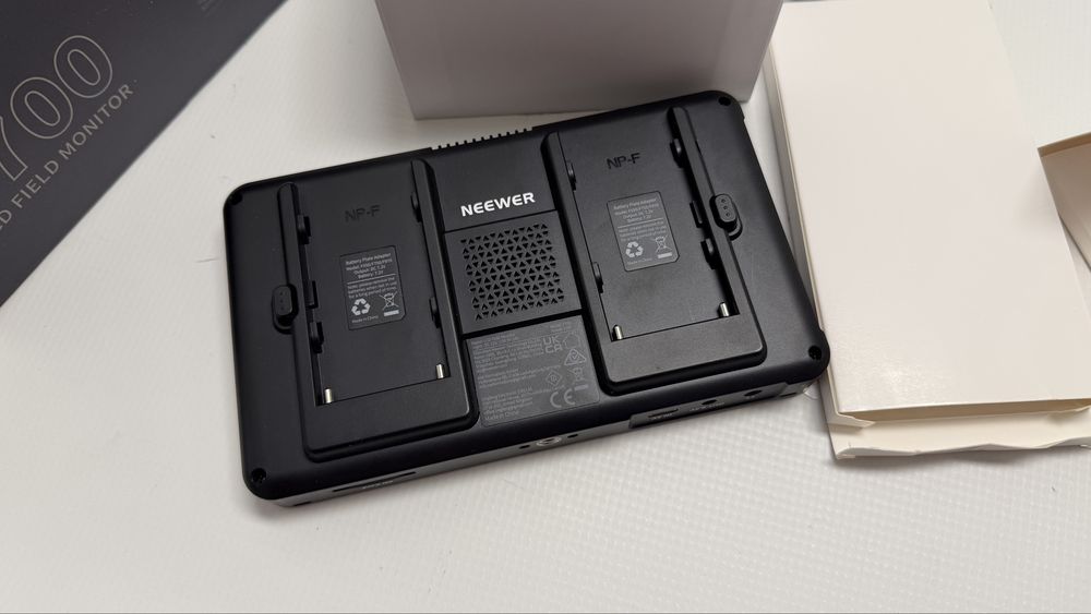 Monitor do kamery + 4 baterie nowe