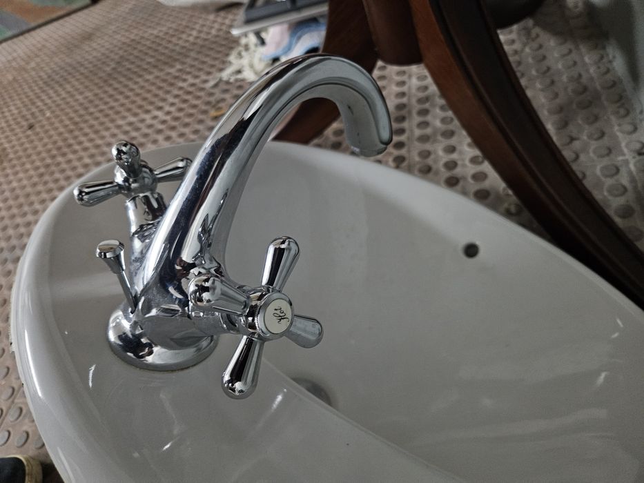 2 Roca Bathroom Washbasins431850460514897927