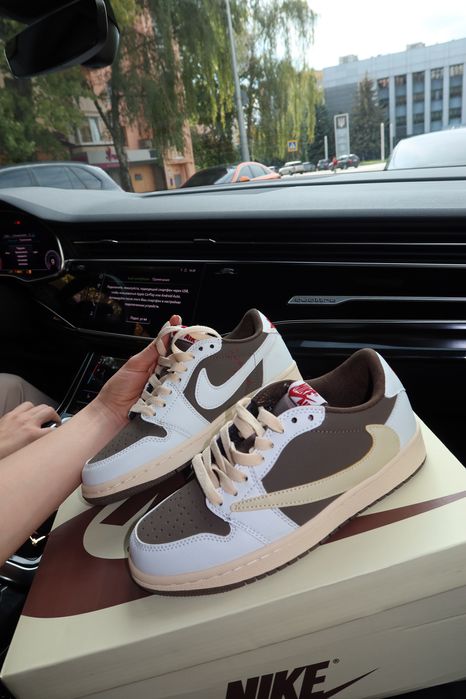 Кросівки Nike x  Travis Scott