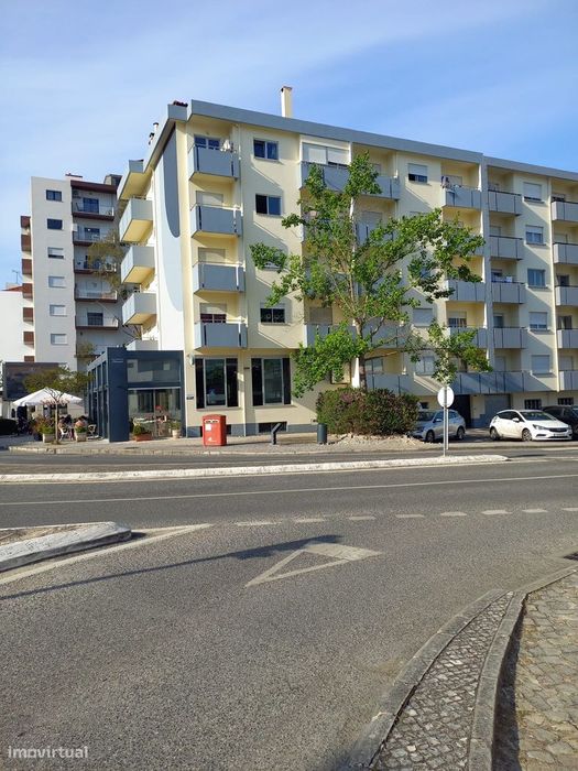 Apartamento T2 com 102 m², localizado na Guimarota, em Leiria.
