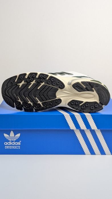 Стильні чоловічі кросівки Adidas