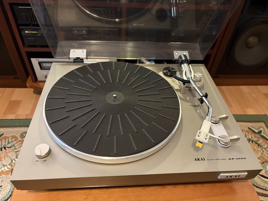Gira discos Akai AP-100 C