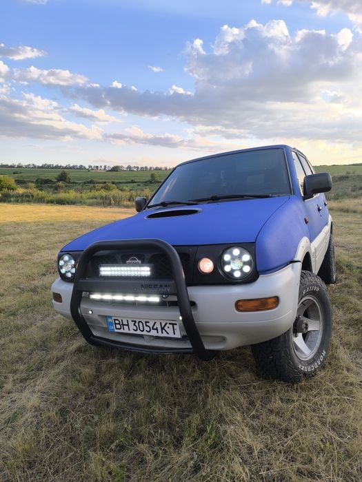 Nissan Terrano   2.7 tdi