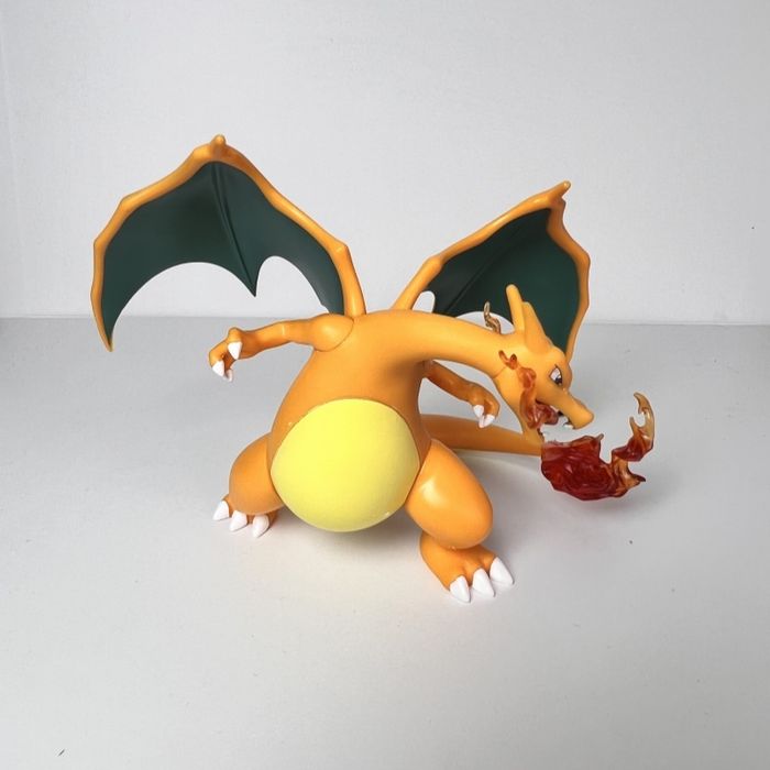 Figura Charizard Nova