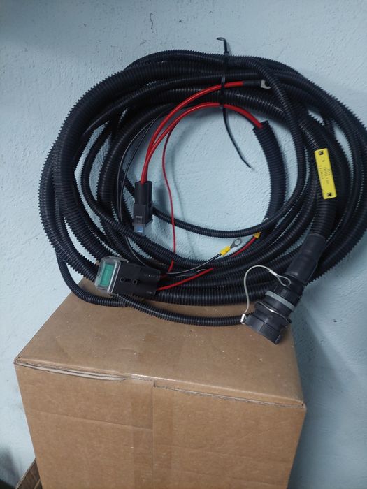 Кабель isobus для прицепного агрегату, який управляється  Can Bas