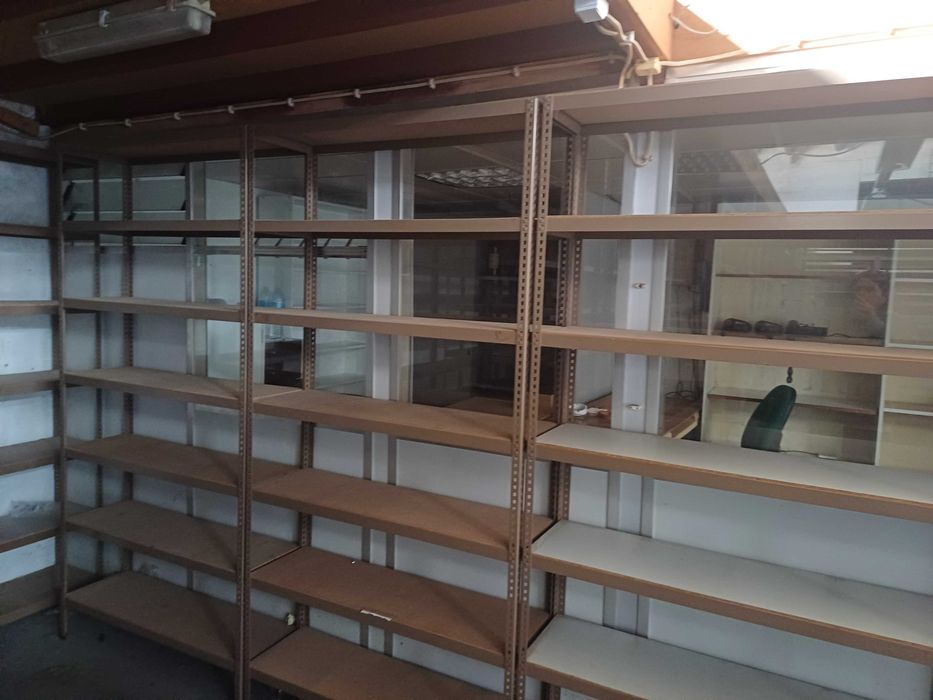 Lote de Estantes Industriais
