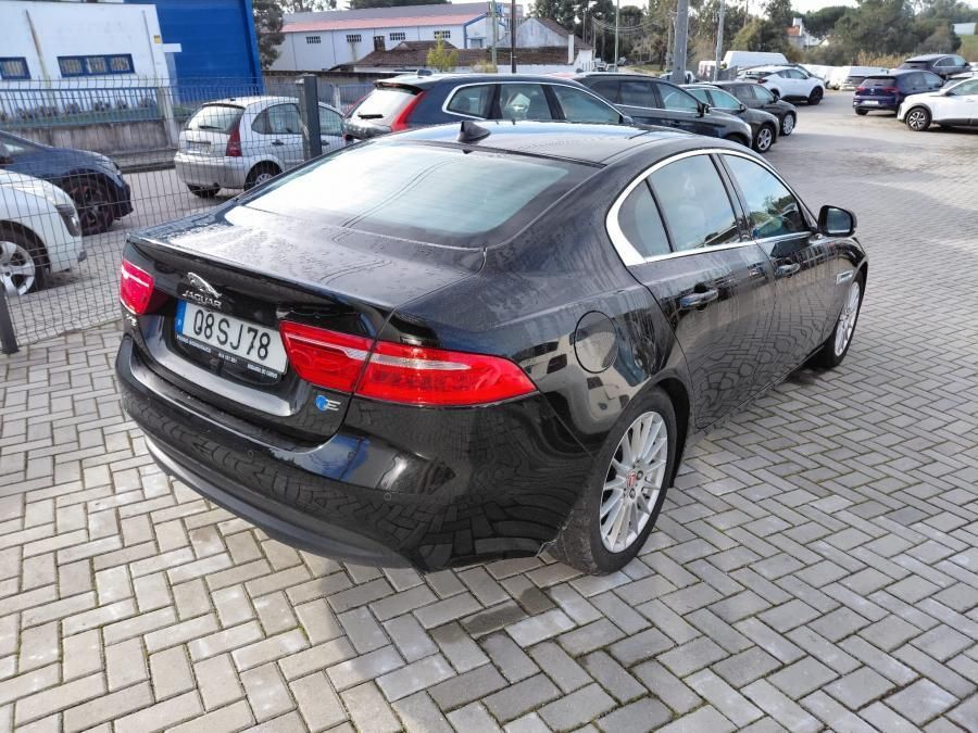 Jaguar XE 2.0 D Prestige Aut.