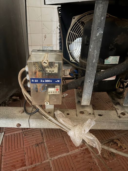 Tanque Refrigerador de Leite Alfa-Laval 800 L – Impecável