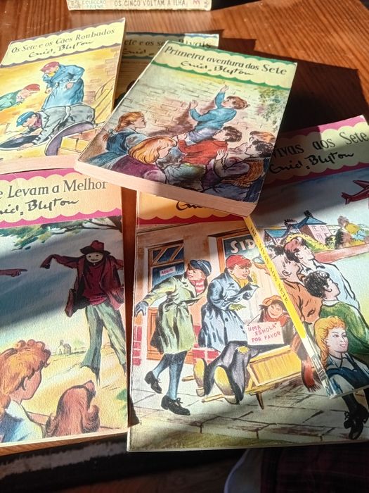 Livros  Os sete de Enid Blyton