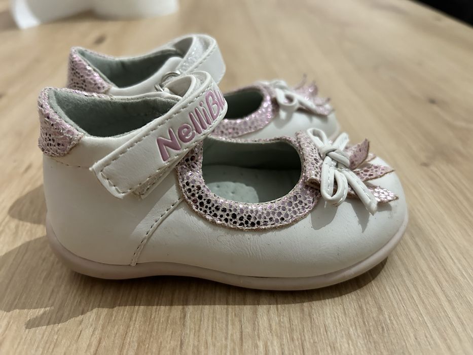 Buciki białe dla dziewczynki rozmiar 20