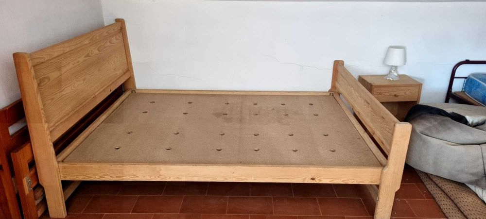 Cama de Casal em Madeira c/ colchão 140x195