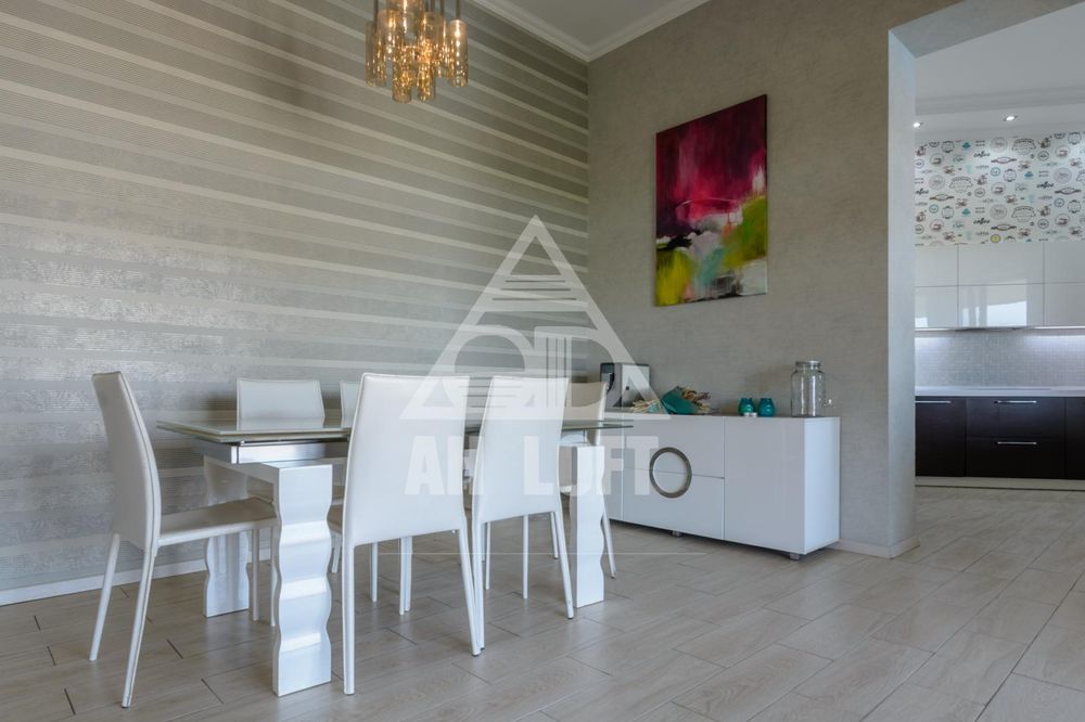 Будинок для великої родини, з басейном