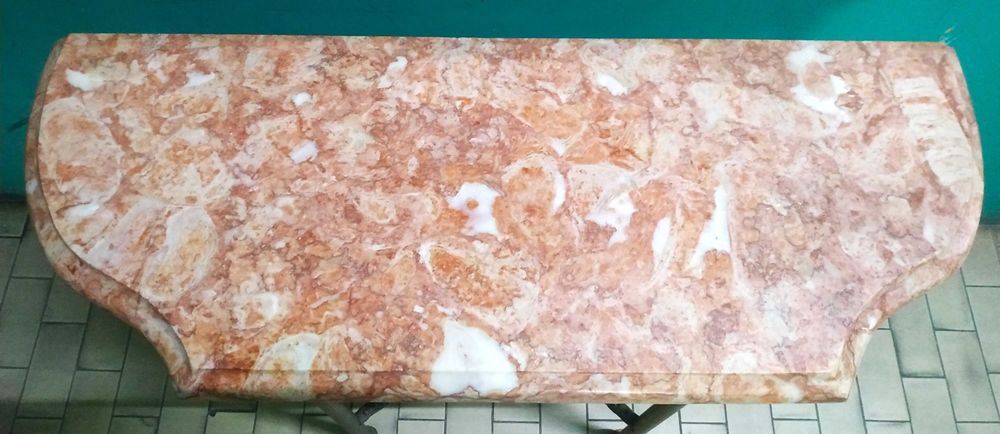 Linda Mesa Credência Mármore Rosa e Bronze