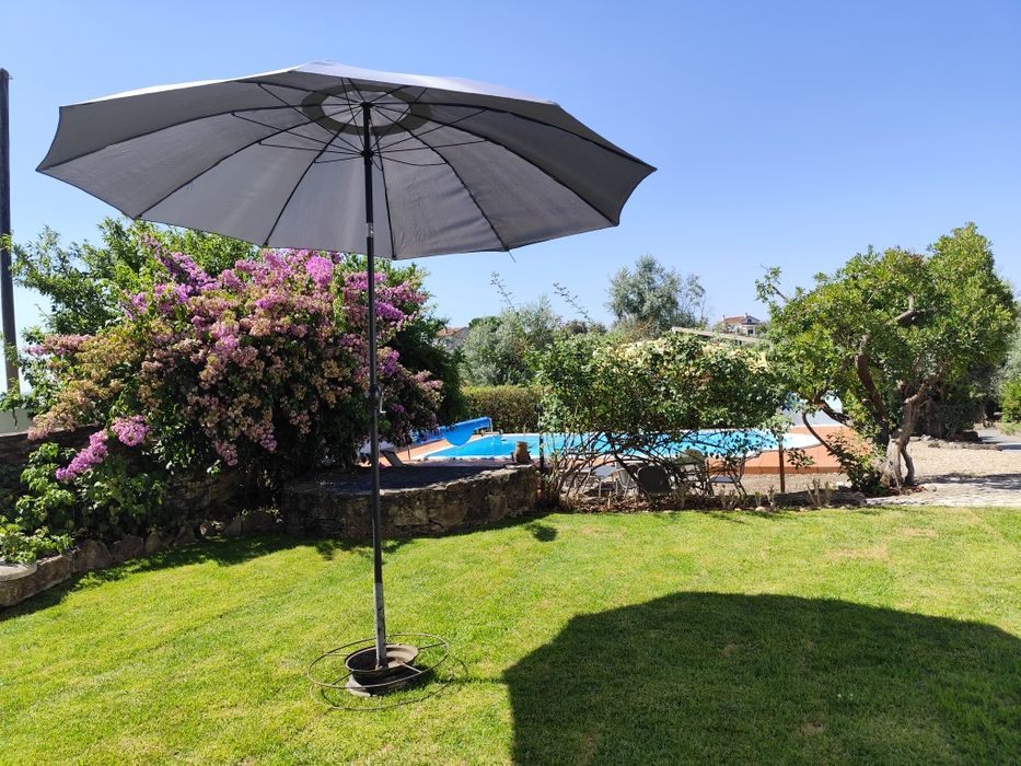 Casa rústica com uso exclusivo de piscina, que aceita animais