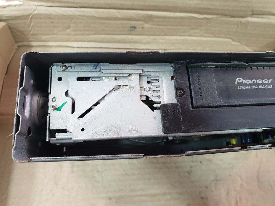 CD чейнджер  Pioneer CDX-P670