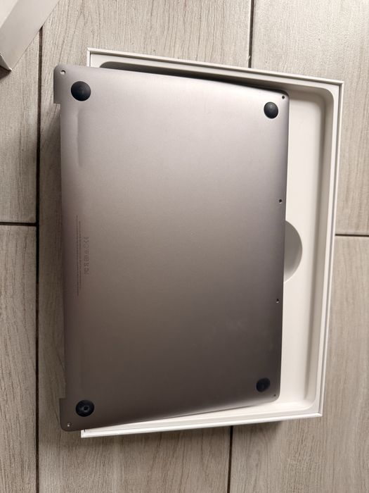 Продам задню кришку на MacBook pro