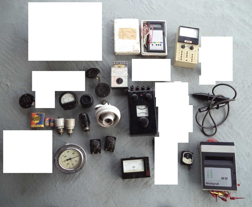 Stary  przyrząd pomiarowy bakelitowy woltomierz  gniazdko włacznik