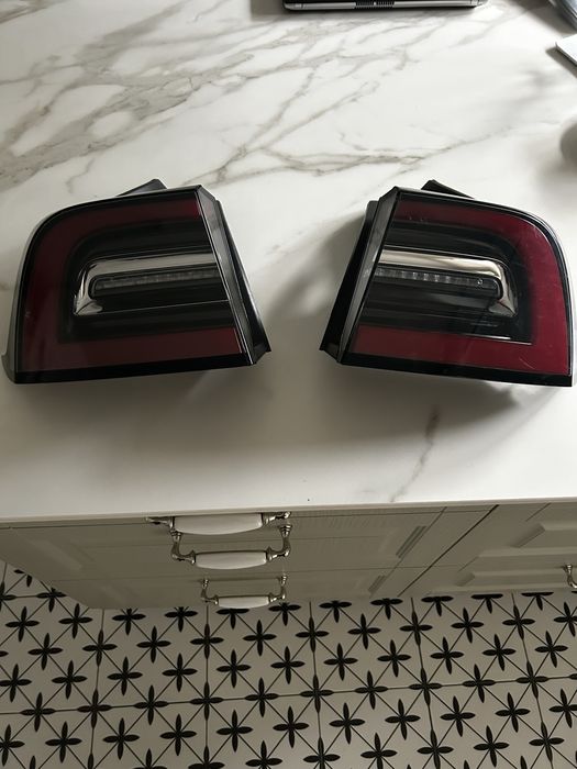 Задні стопи Tesla Model 3 2023 p.