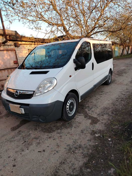 Продам машину Opel vivaro 2012 года