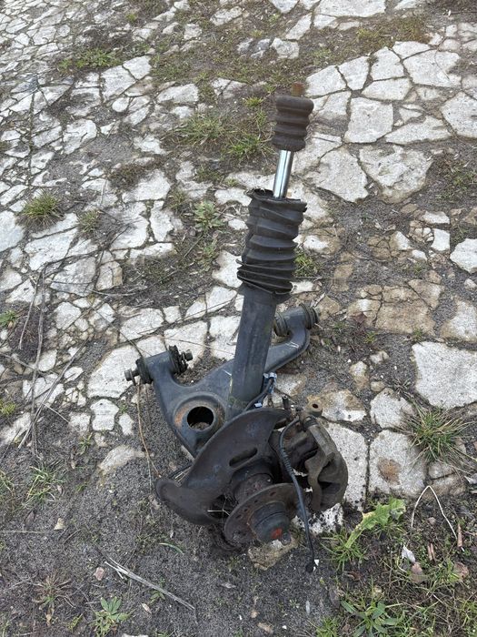 Zwrotnica wahacz lewy przód lewa mercedes w124