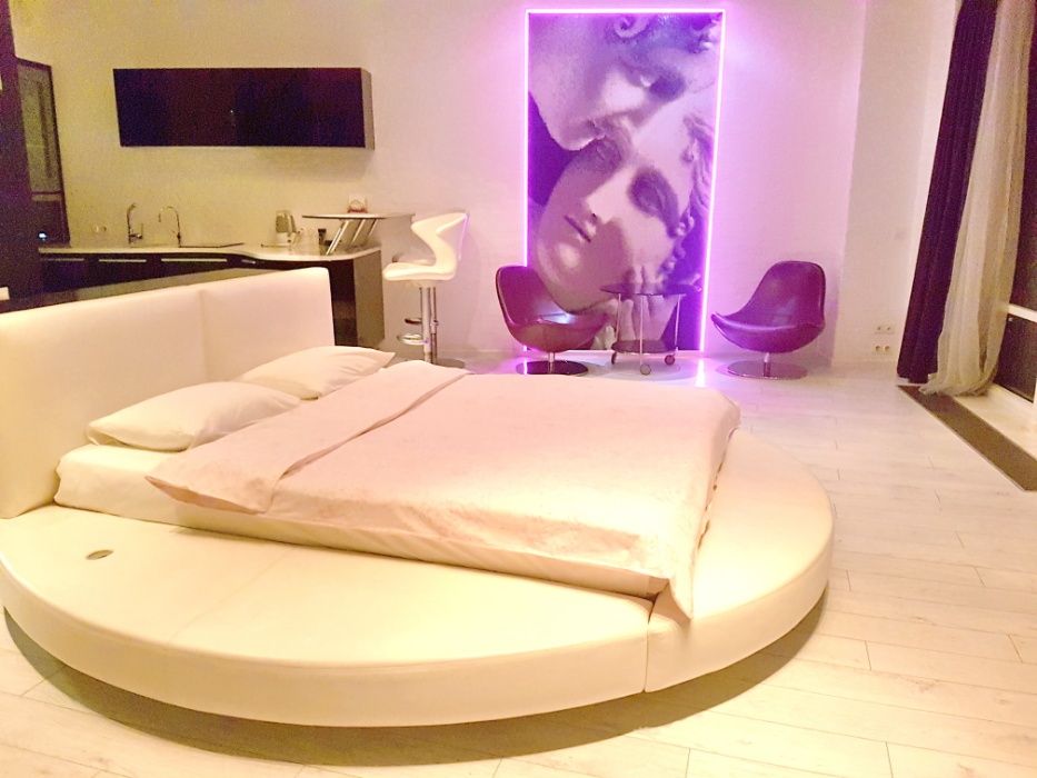 Премиум в Мост Сити, вид - река. Центр. Джакузи. 2к.  21 этаж. Балкон.