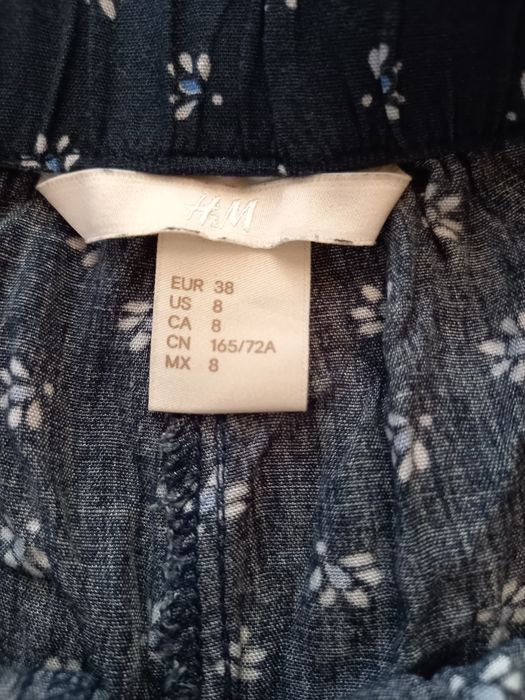 Krótkie spodenki w kwiatki 38