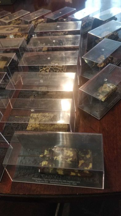 Miniaturas de 36 Tanques da 2ª Guerra