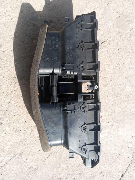 дефлектор торпеди повітряний центральний BMW e60,e61 (69107340)