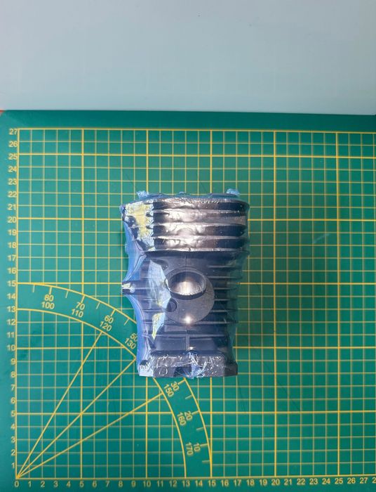 4× nowy zestaw części silnika do pilarki cylinder, wał, karter