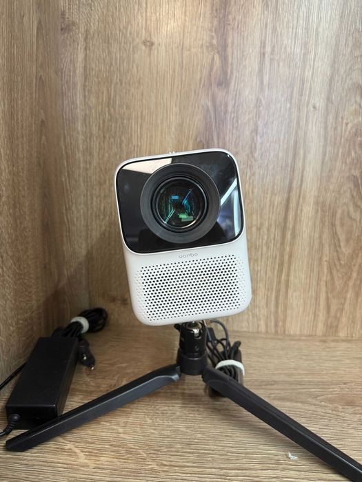 Projektor Wanbo T2 Max + Stojak Mi Stick + Zasilacz + Pilot