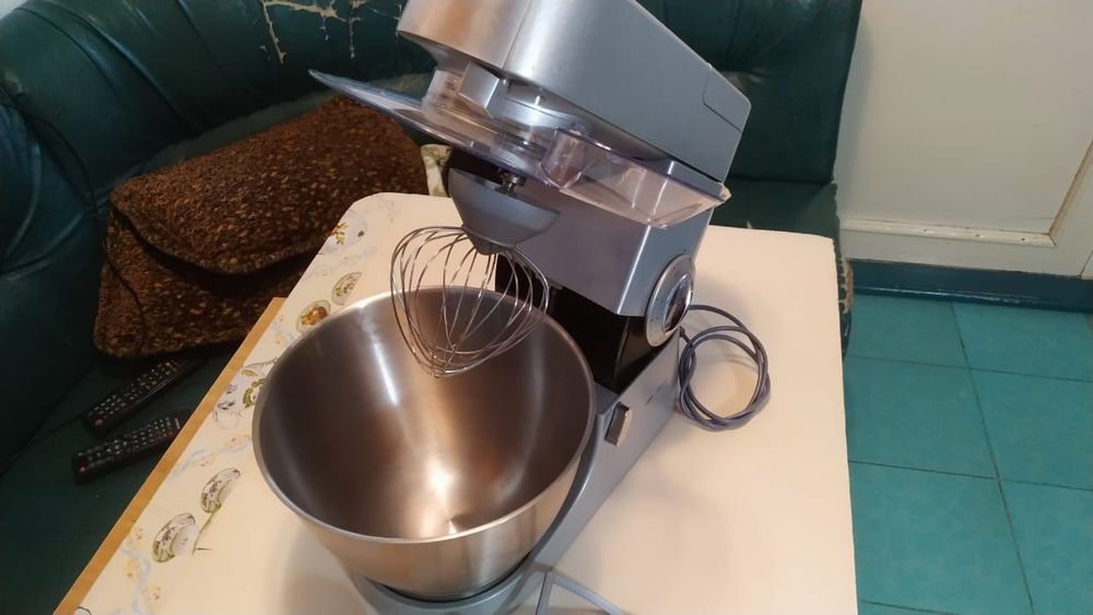 Миксер Kenwood..