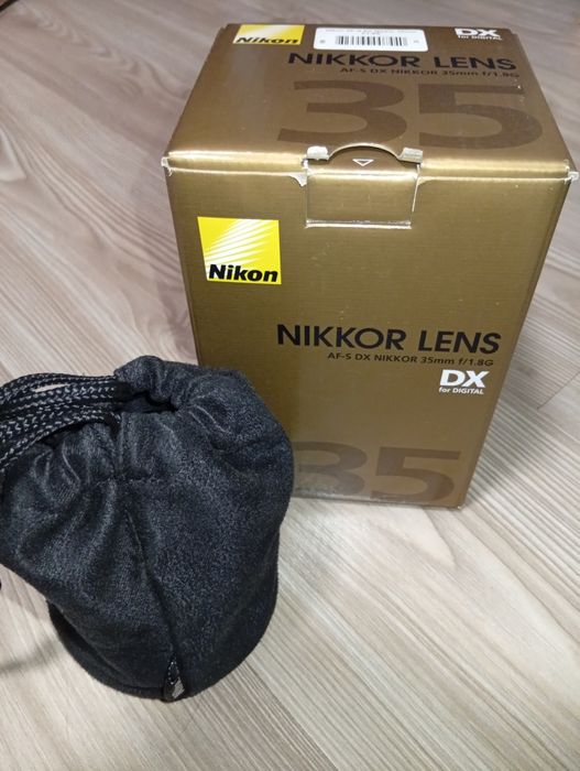 Об’єктив Nikon 35mm f/1.8 DX