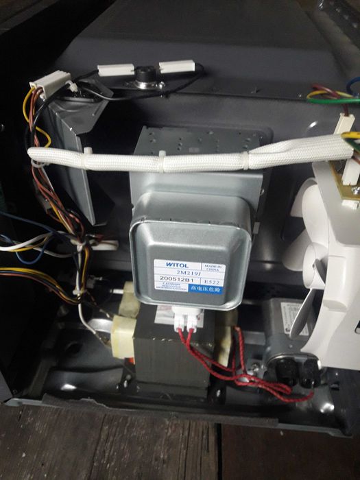 Микроволновка ,Мікрохвильова піч PANASONIC NN-ST34HMZUE