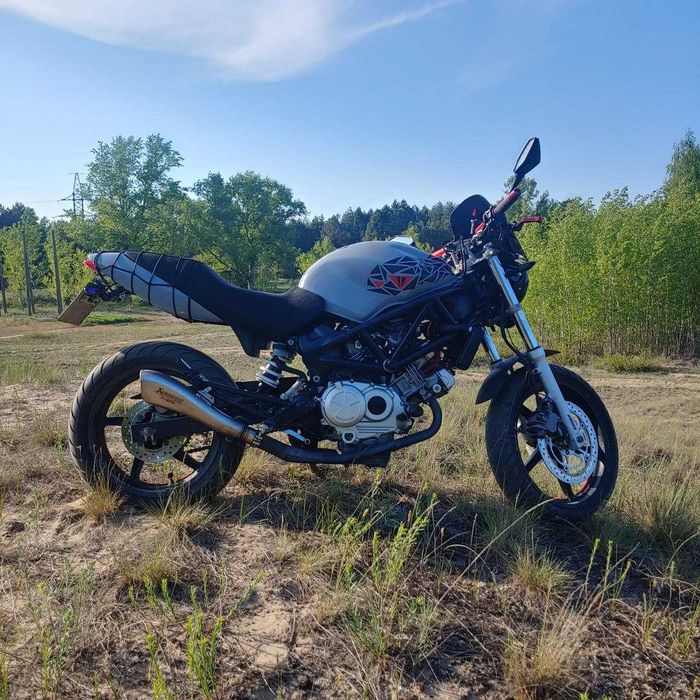 Honda VTR250 strit bike