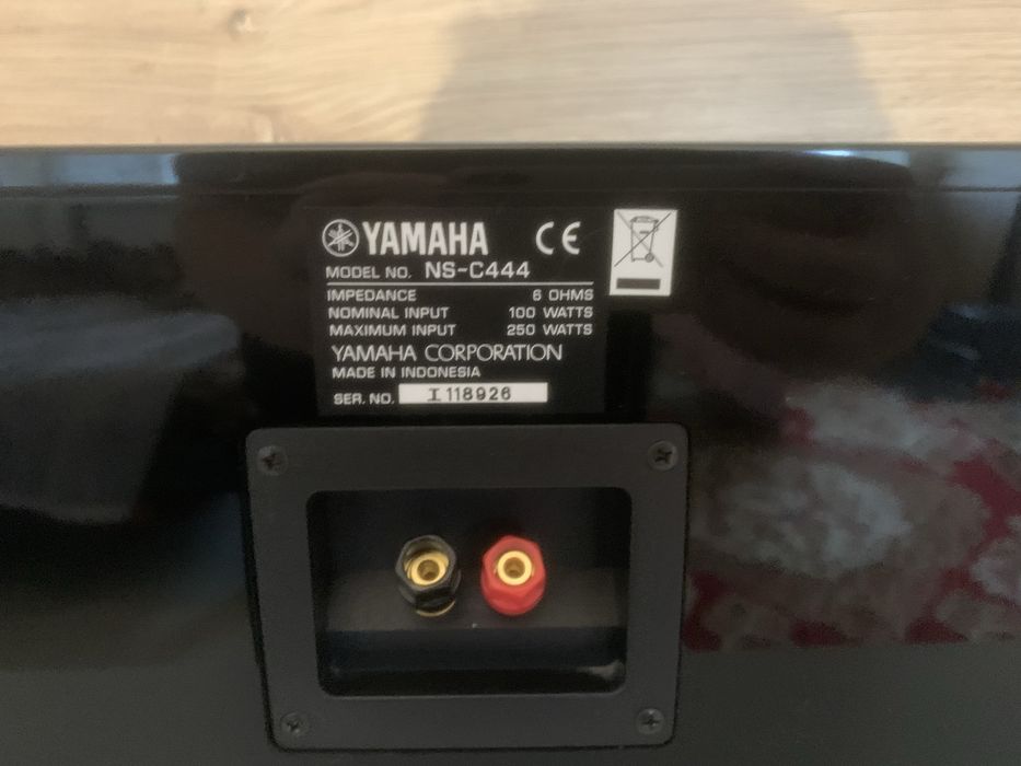 Центральний канал Yamaha NS-C444 Стан нової / Piano Black