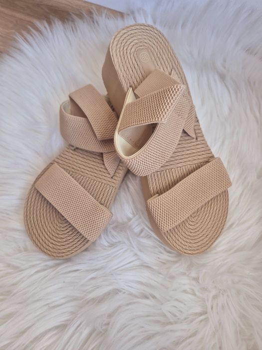 Nowe beżowe sandały na platformie na lato summer shoes 39