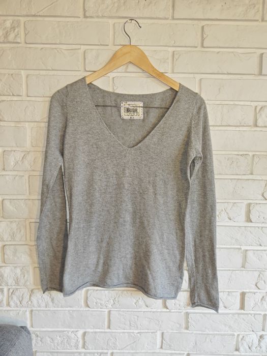 Szary menażowy cienki sweter serek bawełna i kaszmir