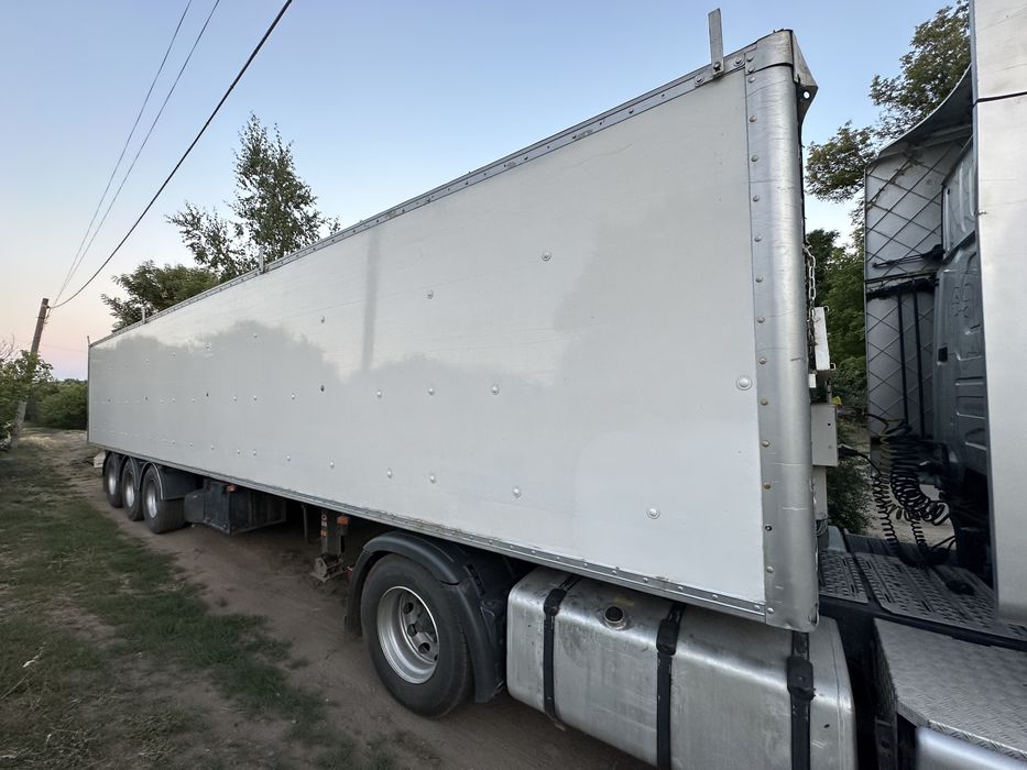 Напівпричіп Fruehauf TX 34, 65 м³ — під соняшник / зерно