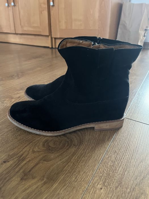 Buty saszki na delikatnym koturnie