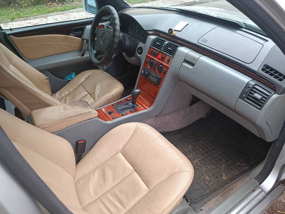 Mercedes-Benz E320